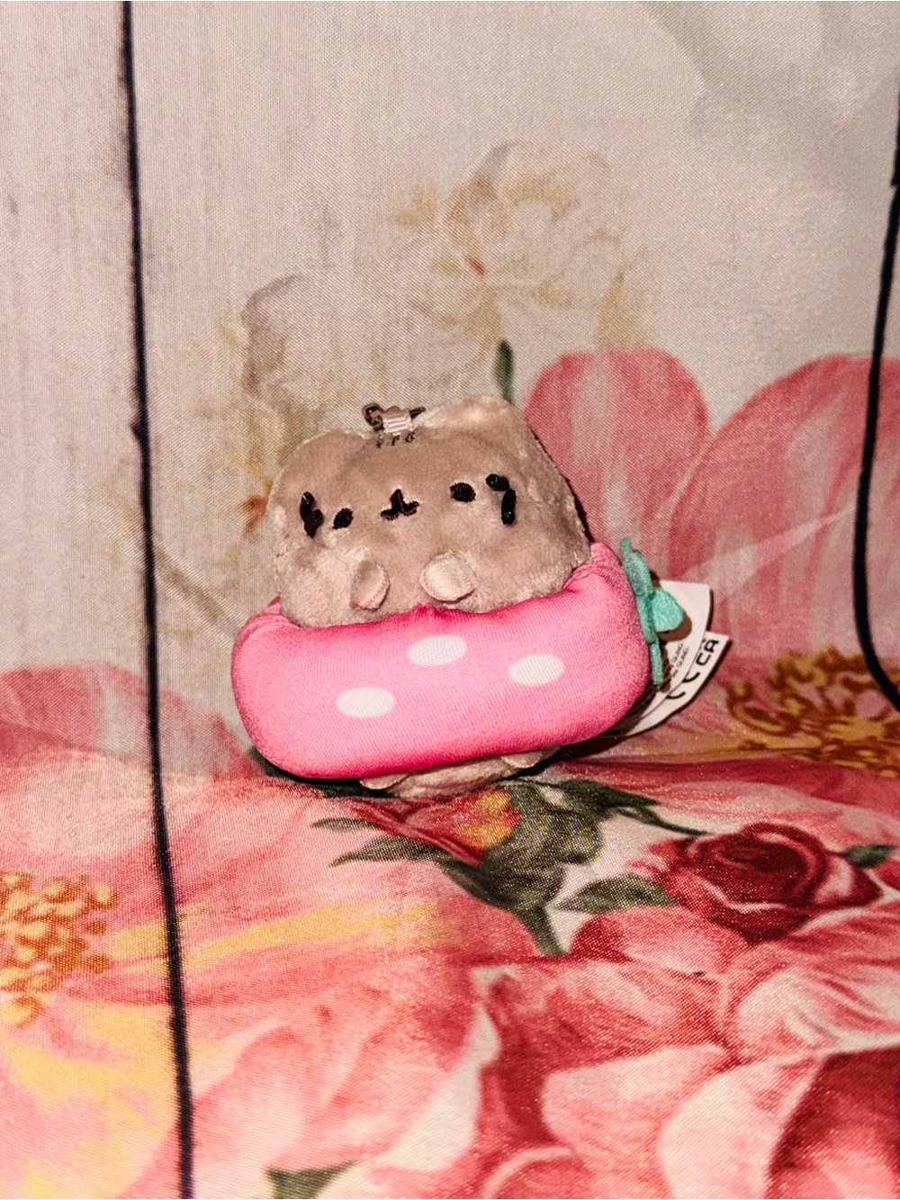 New Pusheen Series 26 Tropical Vacation Plush SECRET Strawberry Floatie Keychain